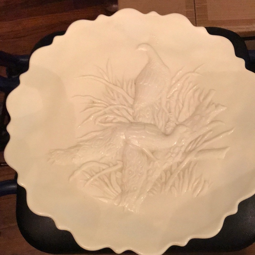Unusual cream colored cake/serving plate.  Beautiful and in like new condition.